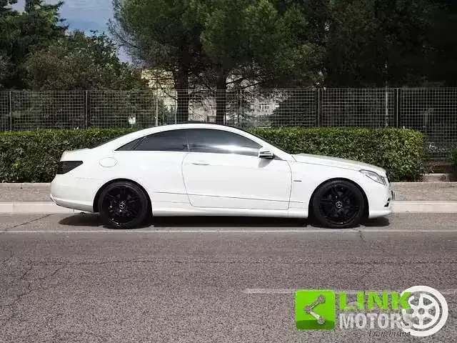 Usata Mercedes E220 Avantgarde 170 CV (125 kW) 2011 Bianco Coupé