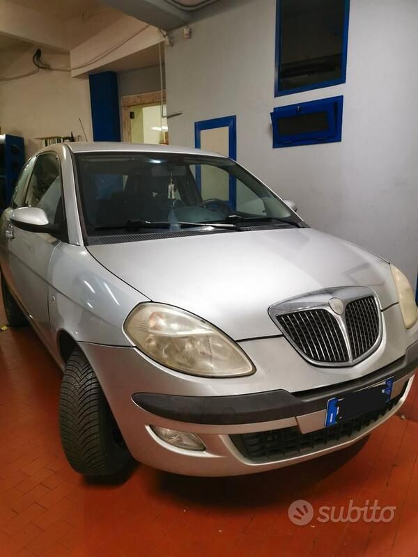 Grigio Usata 2004 Lancia Ypsilon Due volumi | 1000 € (Buon prezzo) - Immagine 1/4
