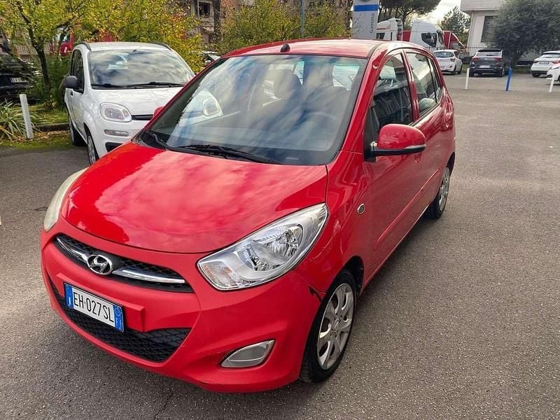 Rosso Usata 2011 Hyundai i10 Classic Due volumi | 3500 € (Ottimo prezzo) - Immagine 1/4