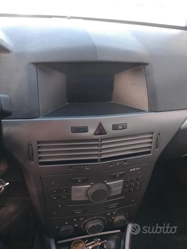 Usata Opel Astra 101 CV (74 kW) 2007 Berlina