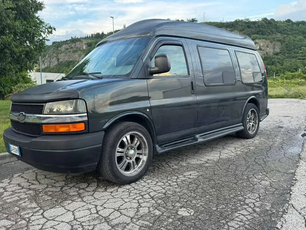 Usata Chevrolet Express 290 CV (213 kW) 2005 Nero Furgone