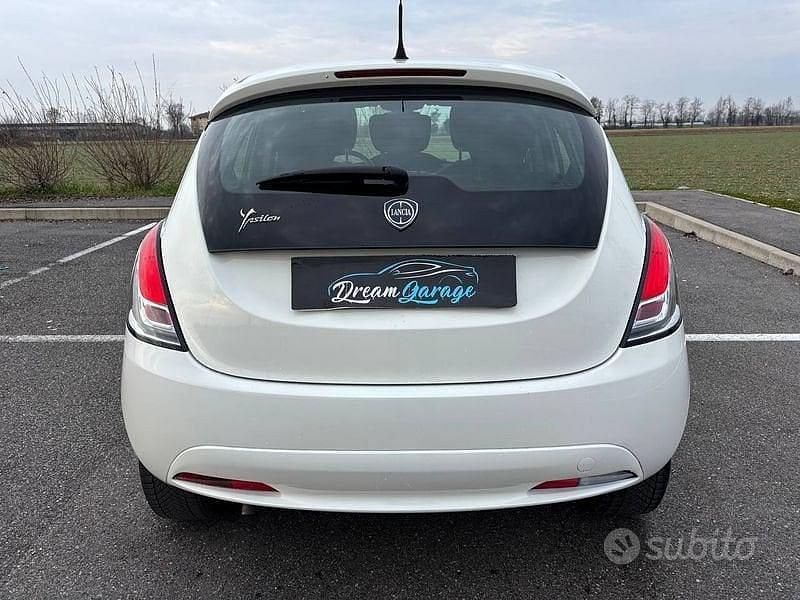 Usata Lancia Ypsilon 69 CV (50 kW) 2016 Bianco Utilitaria