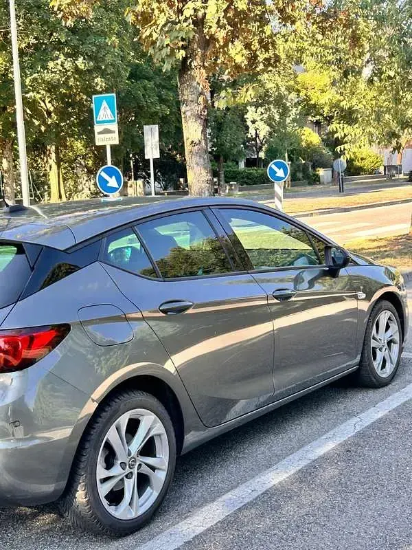 Usata Opel Astra GS Line 122 CV (89 kW) 2021 Grigio Berlina