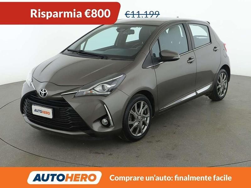 Usata Toyota Yaris Lounge 69 CV (50 kW) 2017 Grigio Utilitaria