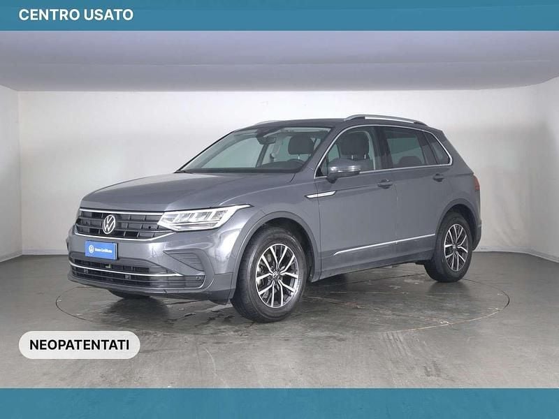 Usata VW Tiguan Life 131 CV (96 kW) 2022 Dolphin grey metallizzato SUV
