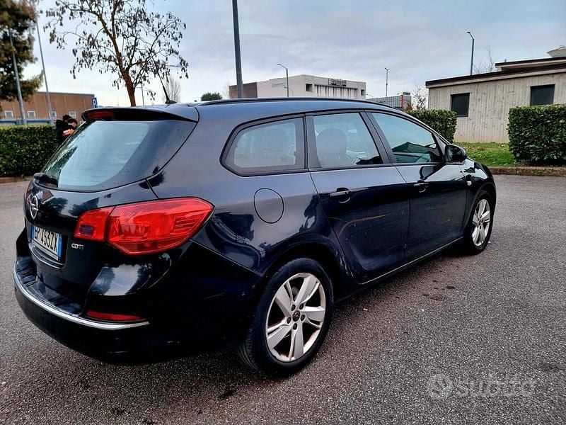 Usata Opel Astra 131 CV (96 kW) 2013 Nero Station wagon