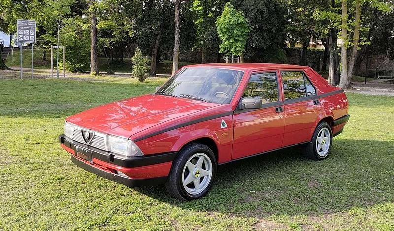 Usata Alfa Romeo 75 Quadrifoglio Verde 156 CV (114 kW) 1986 Berlina