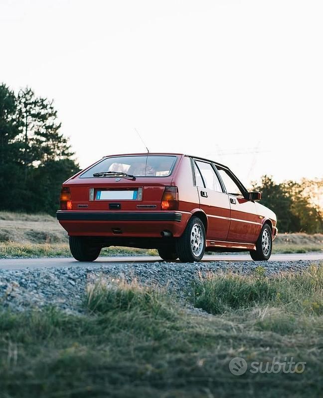 Usata Lancia Delta 140 CV (102 kW) 1991 Rosso Utilitaria