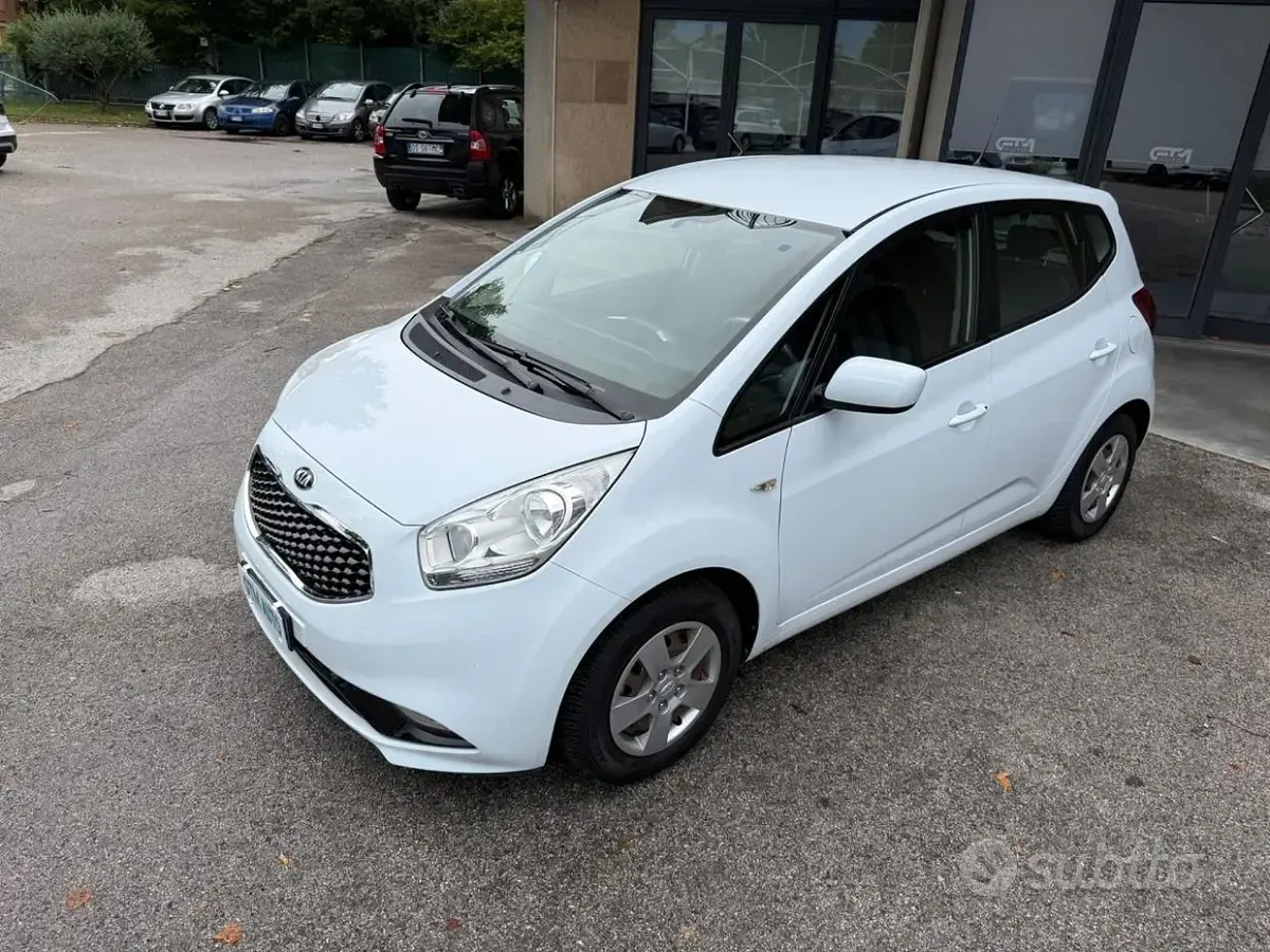 Usata Kia Venga 90 CV (66 kW) 2018 Bianco Utilitaria