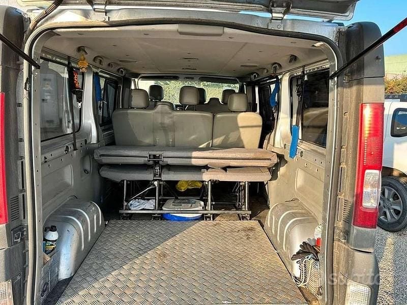 Usata Renault Trafic 116 CV (85 kW) 2008 Grigio Monovolume