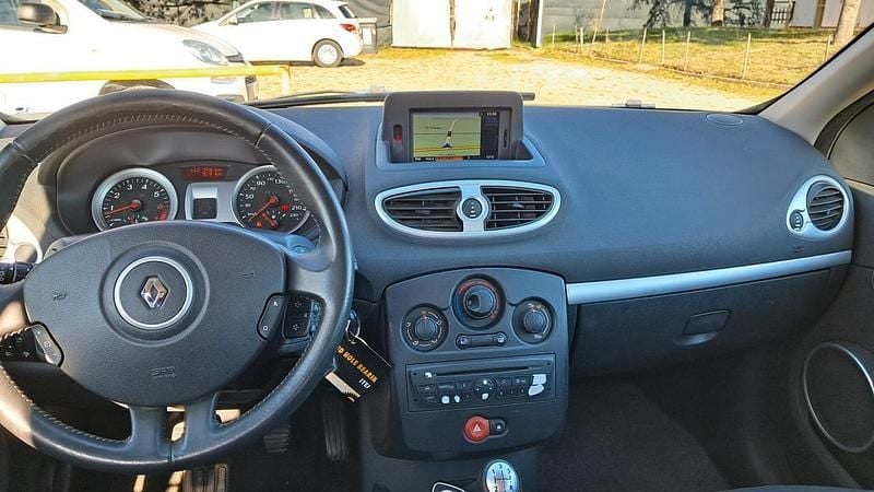 Usata Renault Clio II Dynamique 75 CV (55 kW) 2010 Grigio Berlina