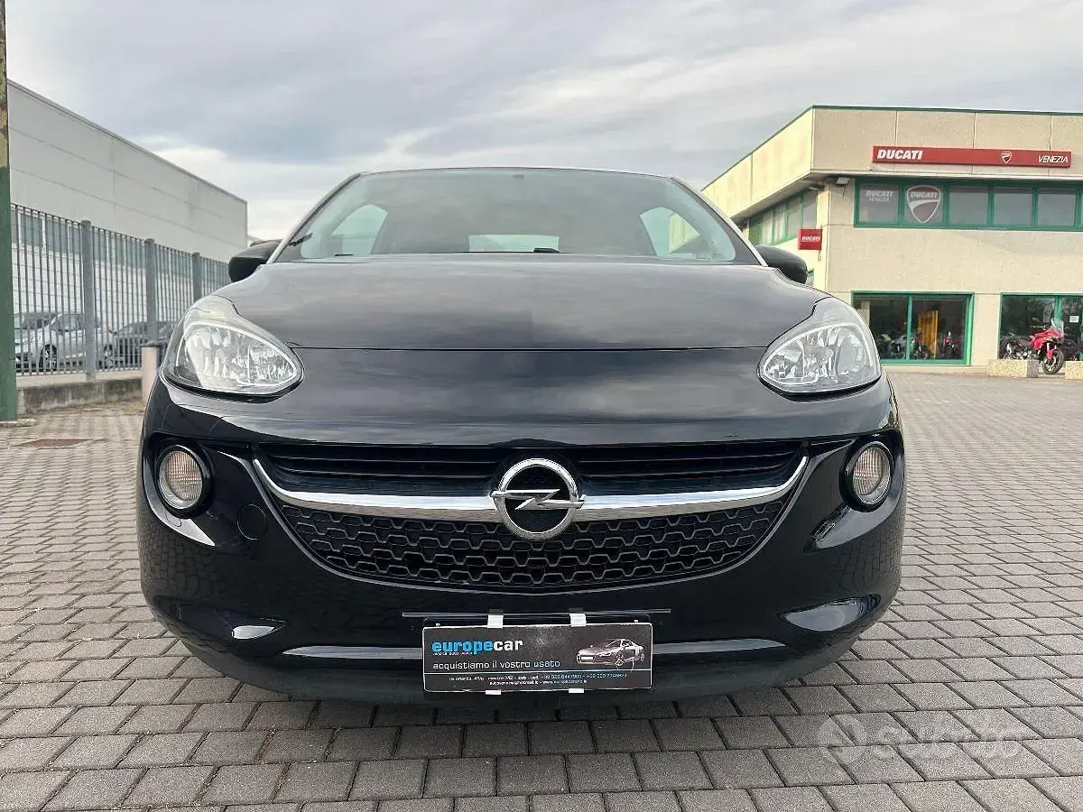 Usata Opel Adam Rocks 86 CV (63 kW) 2015 Nero Utilitaria
