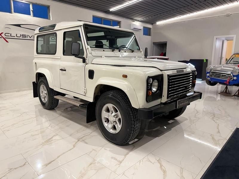 Bianco Usata 2003 Land Rover Defender S Station wagon | 23.900 € (Super prezzo) - Immagine 1/4
