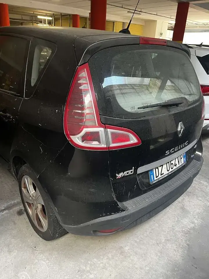 Usata Renault Scénic Dynamique 110 CV (80 kW) 2009 Nero Monovolume