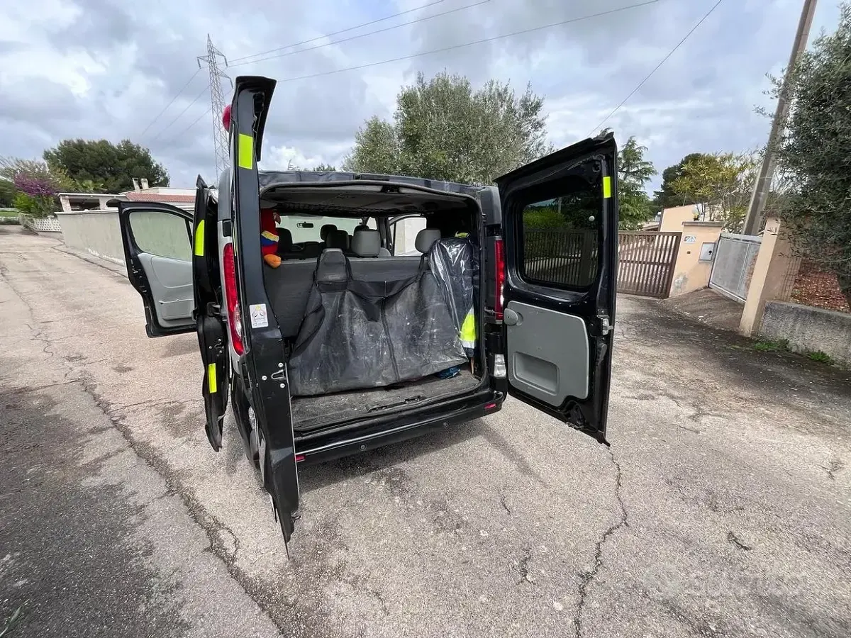 Usata Opel Vivaro 2011 Nero Monovolume
