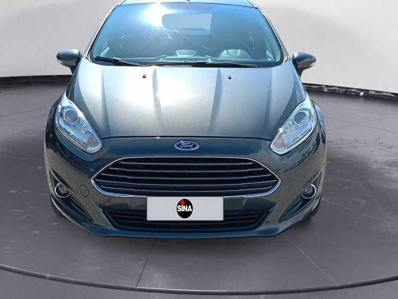 Usata Ford Fiesta Titanium 75 CV (55 kW) 2017 Grigio Utilitaria
