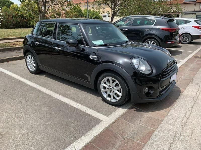 Usata Mini One D 95 CV (69 kW) 2017 Nero Utilitaria
