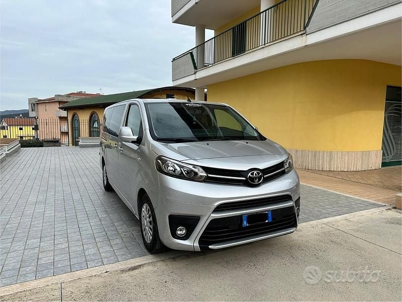 Usata Toyota Proace Verso 150 CV (110 kW) 2018 Grigio Station wagon