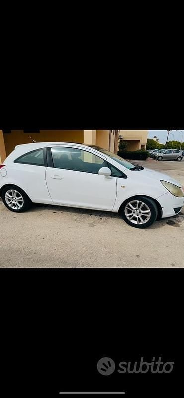 Usata Opel Corsa 75 CV (55 kW) 2007 Bianco Utilitaria
