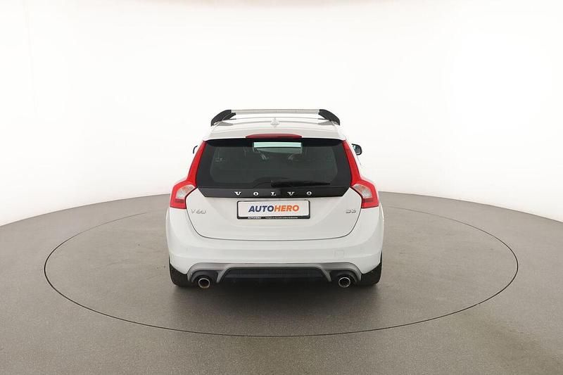 Usata Volvo V60 R-Design Momentum 150 CV (110 kW) 2015 Bianco Station wagon