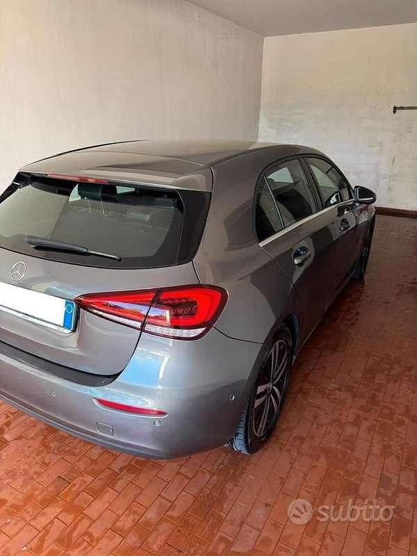 Usata Mercedes A180 Business 116 CV (85 kW) 2018 Grigio Berlina
