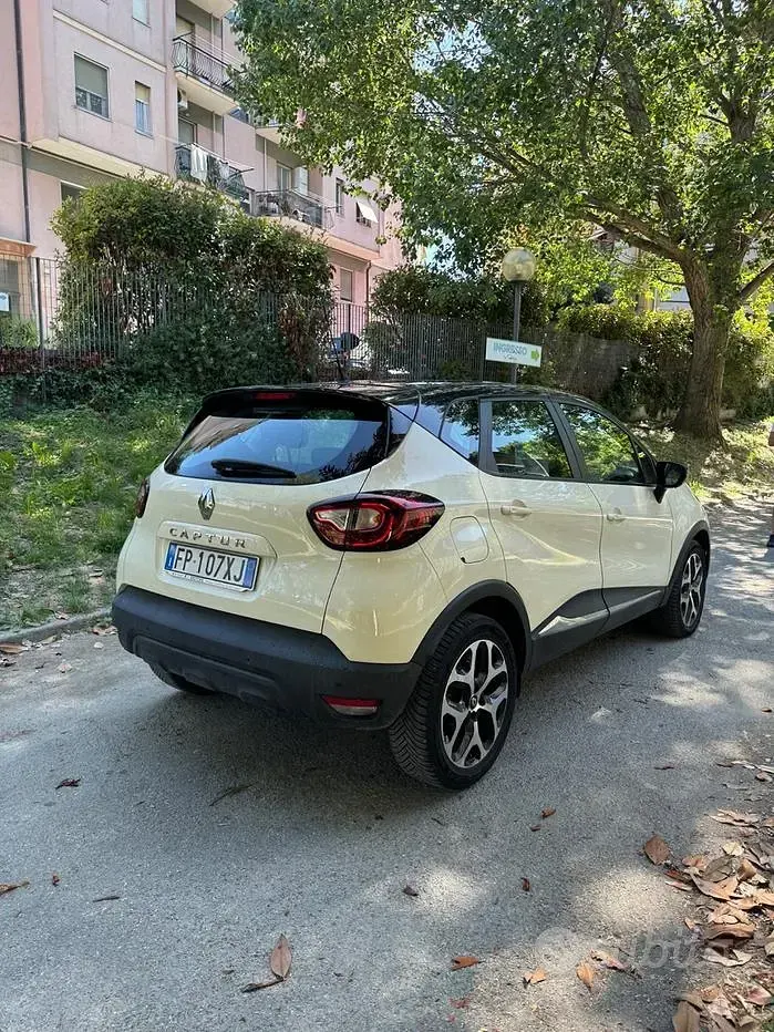 Usata Renault Captur Bose Edition 90 CV (66 kW) 2018 Beige SUV