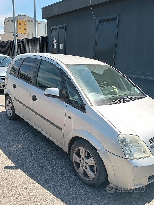 Usata Opel Meriva 101 CV (74 kW) 2004 Grigio Monovolume