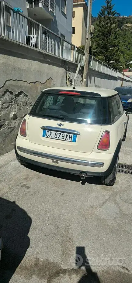 Begagnad Mini Cooper 90 HK (66 kW) 2003 Vit Halvkombi
