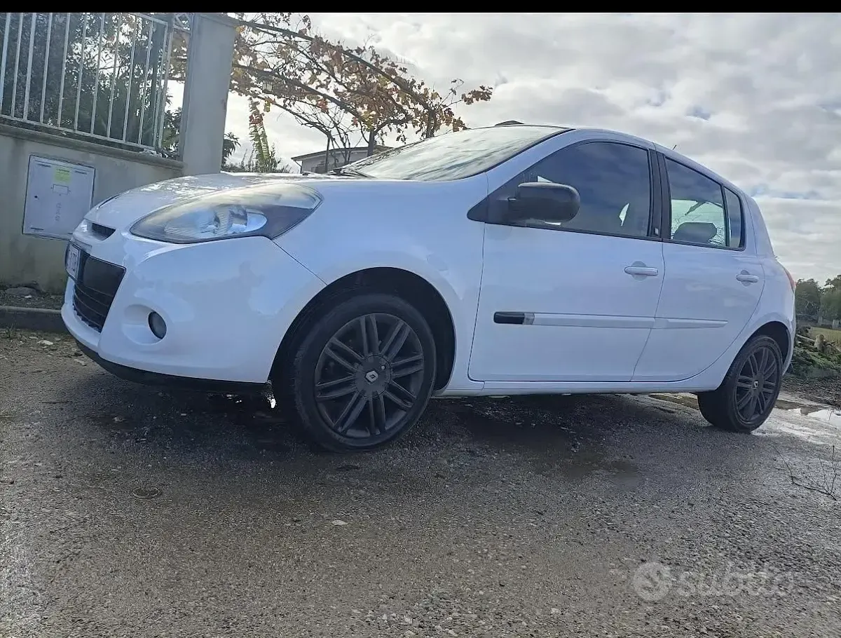 Usata Renault Clio II 75 CV (55 kW) 2011 Bianco Berlina