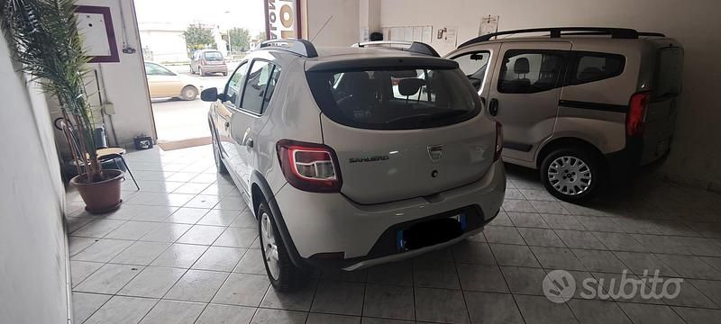 Usata Dacia Sandero Stepway 90 CV (66 kW) 2015 Grigio Monovolume