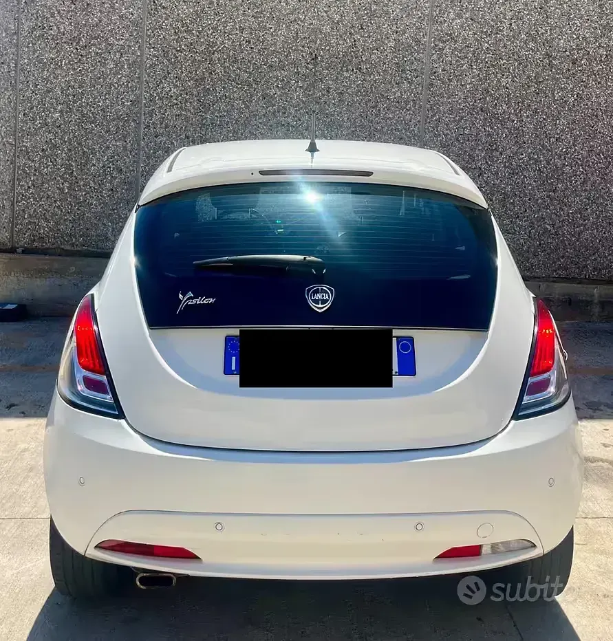 Usata Lancia Ypsilon Gold 69 CV (50 kW) 2019 Bianco Utilitaria