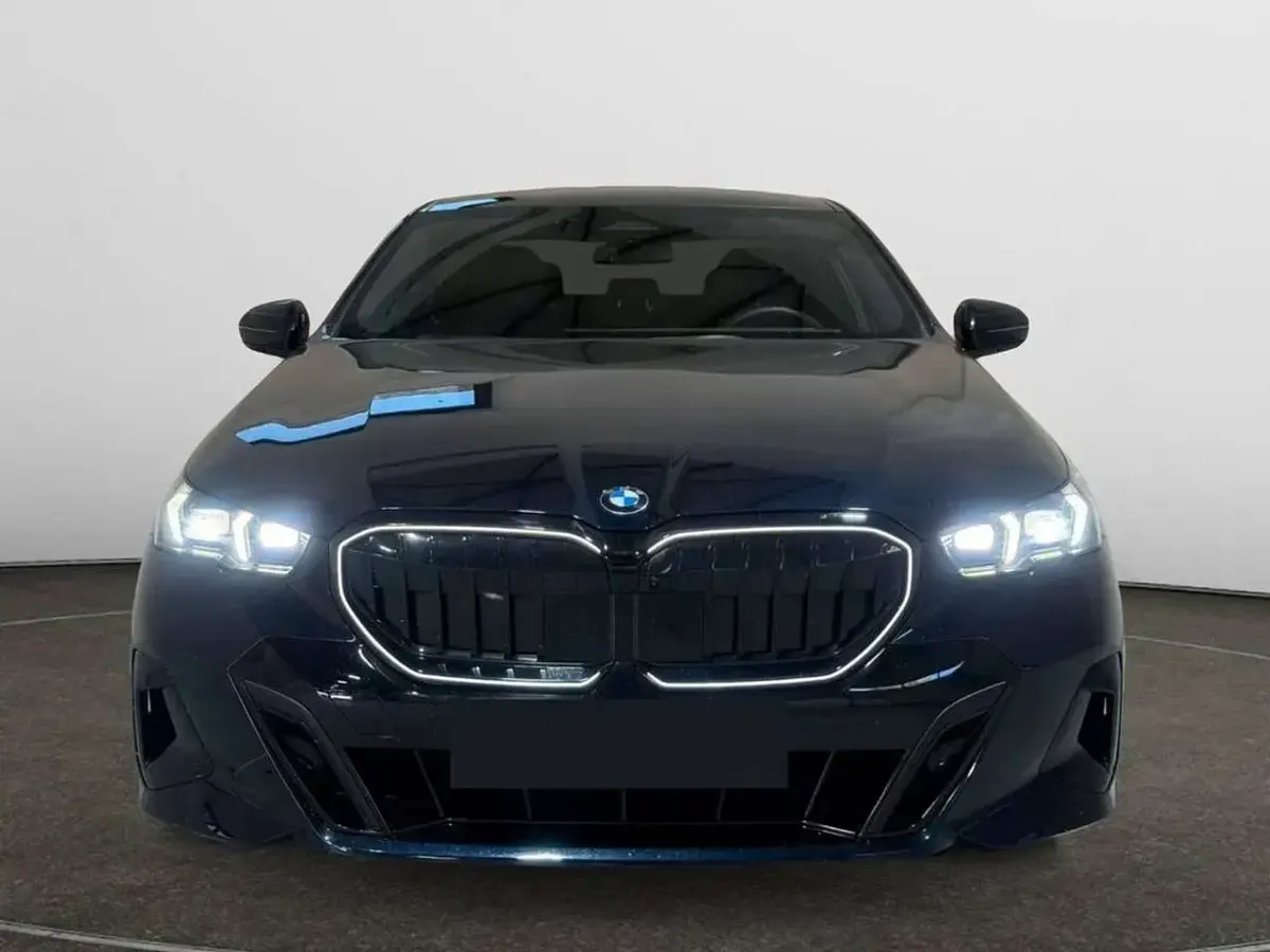 Usata BMW 540 M Sport 286 CV (210 kW) 2025 Blu/azzurro Berlina