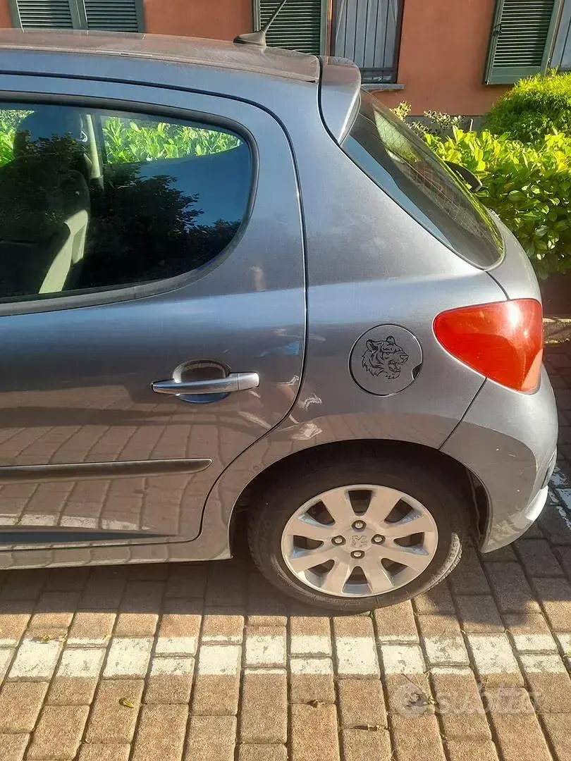 Usata Peugeot 207 75 CV (55 kW) 2006 Verde Utilitaria