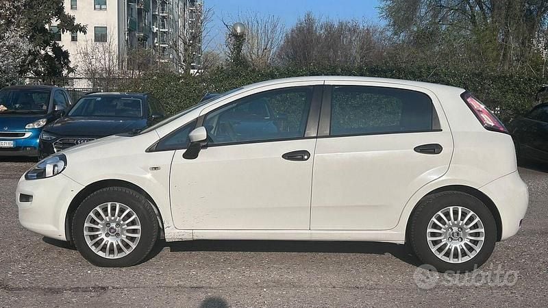 Usata Fiat Punto Street 69 CV (50 kW) 2014 Bianco Utilitaria
