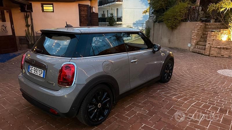 Usata Mini Cooper SE 75 kW (102 CV) 2021 Grigio Utilitaria