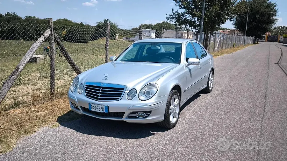 Usata Mercedes E280 190 CV (139 kW) 2007 Grigio Berlina