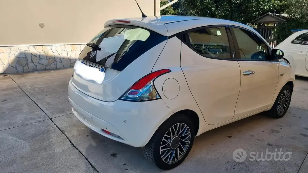 Usata Lancia Ypsilon 95 CV (69 kW) 2016 Utilitaria