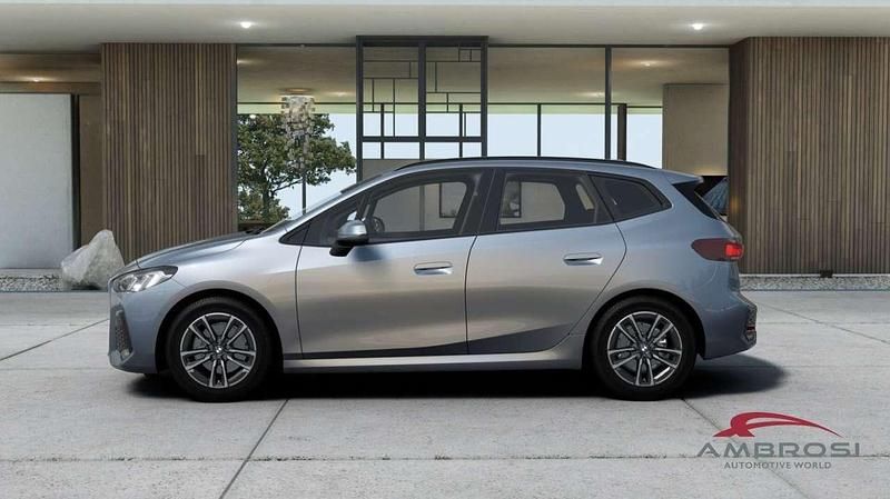 Nuova BMW 218 Active Tourer M Sport 136 CV (100 kW) 2026 Sparkling copper grey metalliz Monovolume