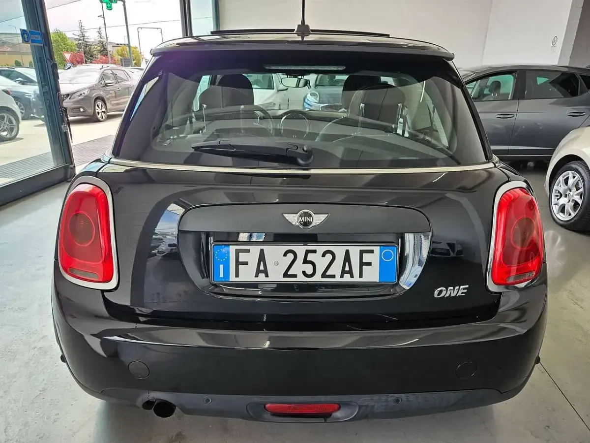 Usata Mini ONE 75 CV (55 kW) 2015 Nero Utilitaria