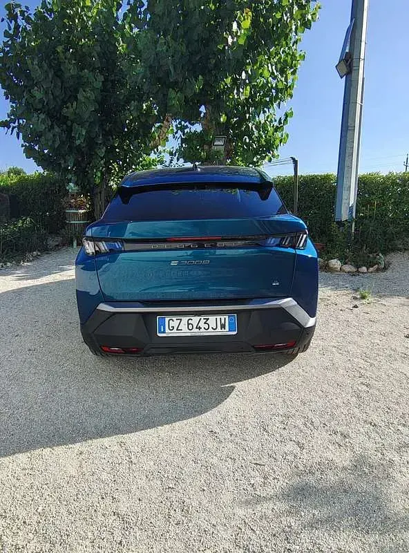 Usata Peugeot e-3008 103 kW (141 CV) 2025 SUV