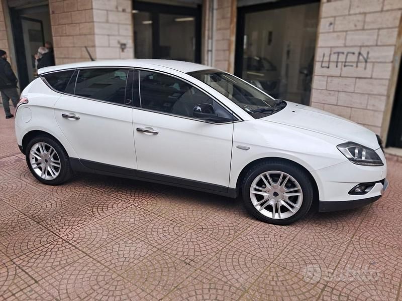 Usata Lancia Delta 120 CV (88 kW) 2012 Bianco Utilitaria