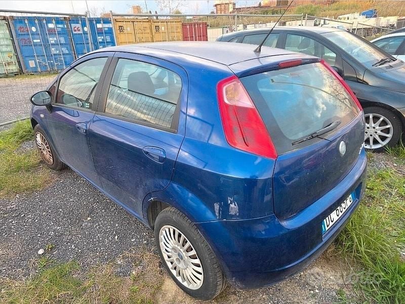 Usata Fiat Grande Punto Active 77 CV (56 kW) 2007 Blu Utilitaria