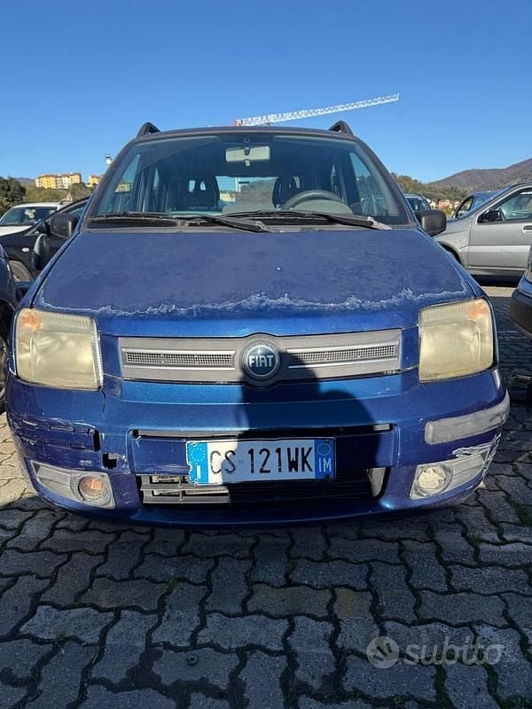 Blu Usata 2005 Fiat Panda Dynamic Tre volumi | 1100 € (Super prezzo) - Immagine 1/4