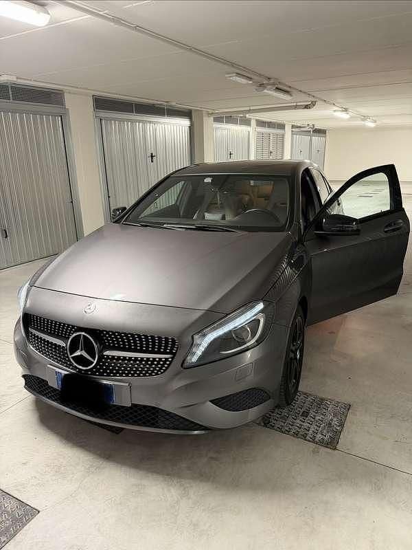 Usata Mercedes A180 Sport Edition 110 CV (80 kW) 2014 Grigio Berlina