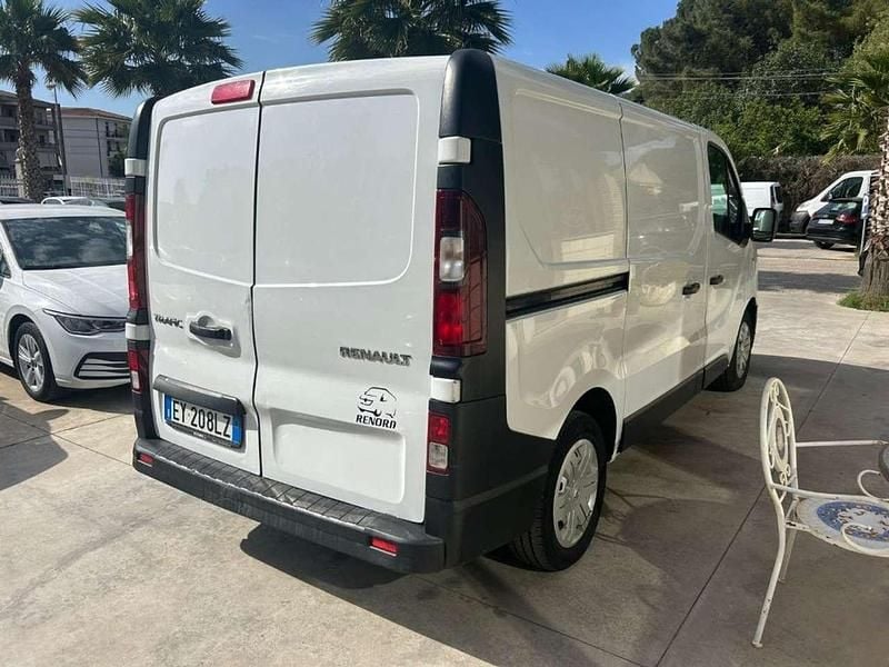 Usata Renault Trafic 120 CV (88 kW) 2015 Bianco Monovolume