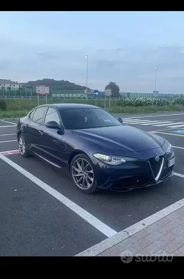 Usata Alfa Romeo Giulia Executive 150 CV (110 kW) 2018 Blu Berlina