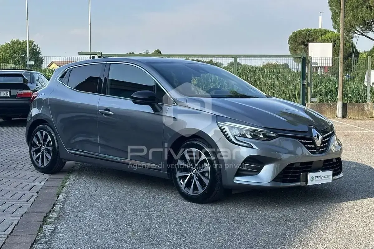 Usata Renault Clio Techno 91 CV (66 kW) 2023 Grigio Utilitaria