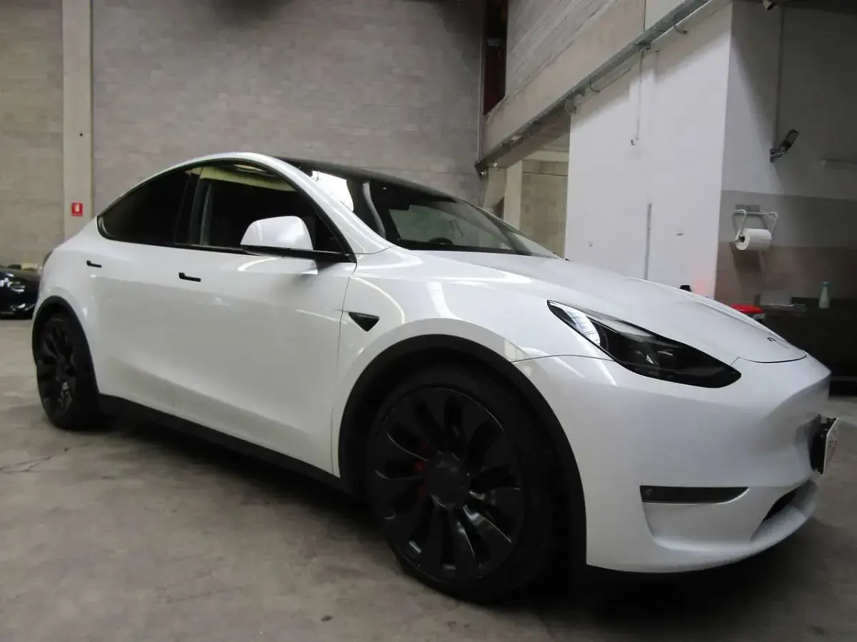 Usata Tesla Model Y Performance 158 kW (215 CV) 2023 Pearl white SUV