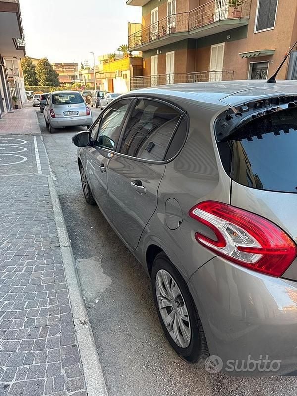 Marrone Usata 2014 Peugeot 208 Due volumi | 5000 € (Super prezzo) - Immagine 1/4
