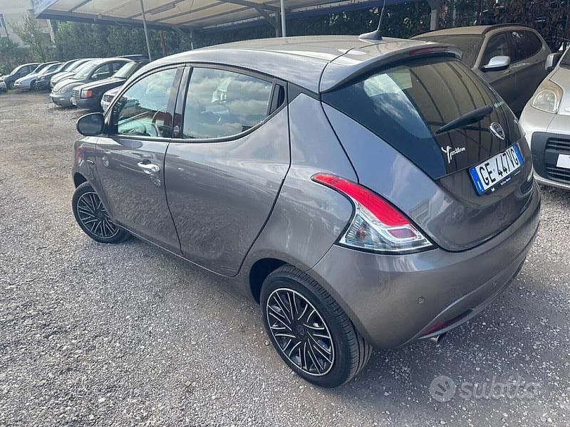 Usata Lancia Ypsilon S 69 CV (50 kW) 2021 Grigio Utilitaria